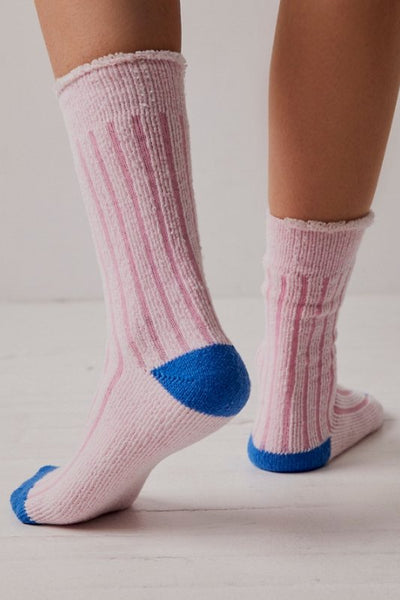 Free People: Plush Inside Out Crew Socks in Bubblegum - J. Cole ShoesFREE PEOPLEFree People: Plush Inside Out Crew Socks in Bubblegum