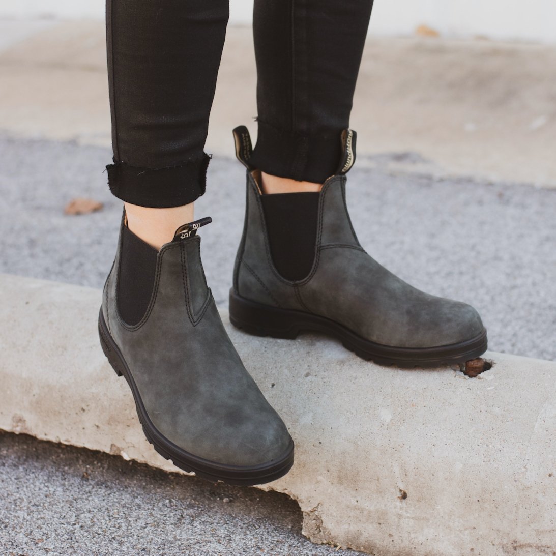 Blundstone: 587 Rustic Black - J. Cole ShoesBLUNDSTONE