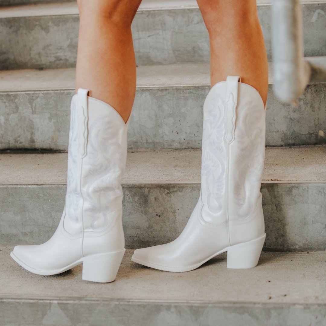 Jeffrey Campbell: Dagget in White - J. Cole ShoesJEFFREY CAMPBELL